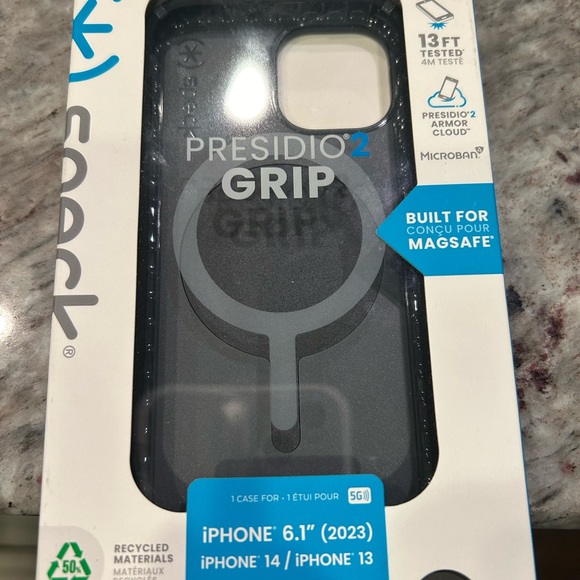 NIB Speck Presidio 2 iPhone 14/iPhone 13 mag safe case - Picture 1 of 7